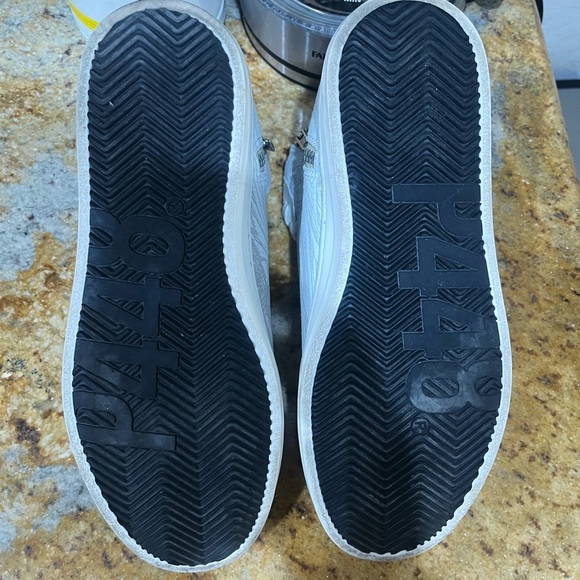 P448 leather woman’s shoes.  Size 8 - Picture 10 of 10